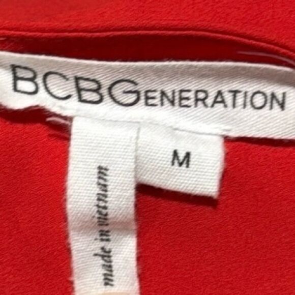 BCBGeneration Knotted Front Top - Picture 4 of 5